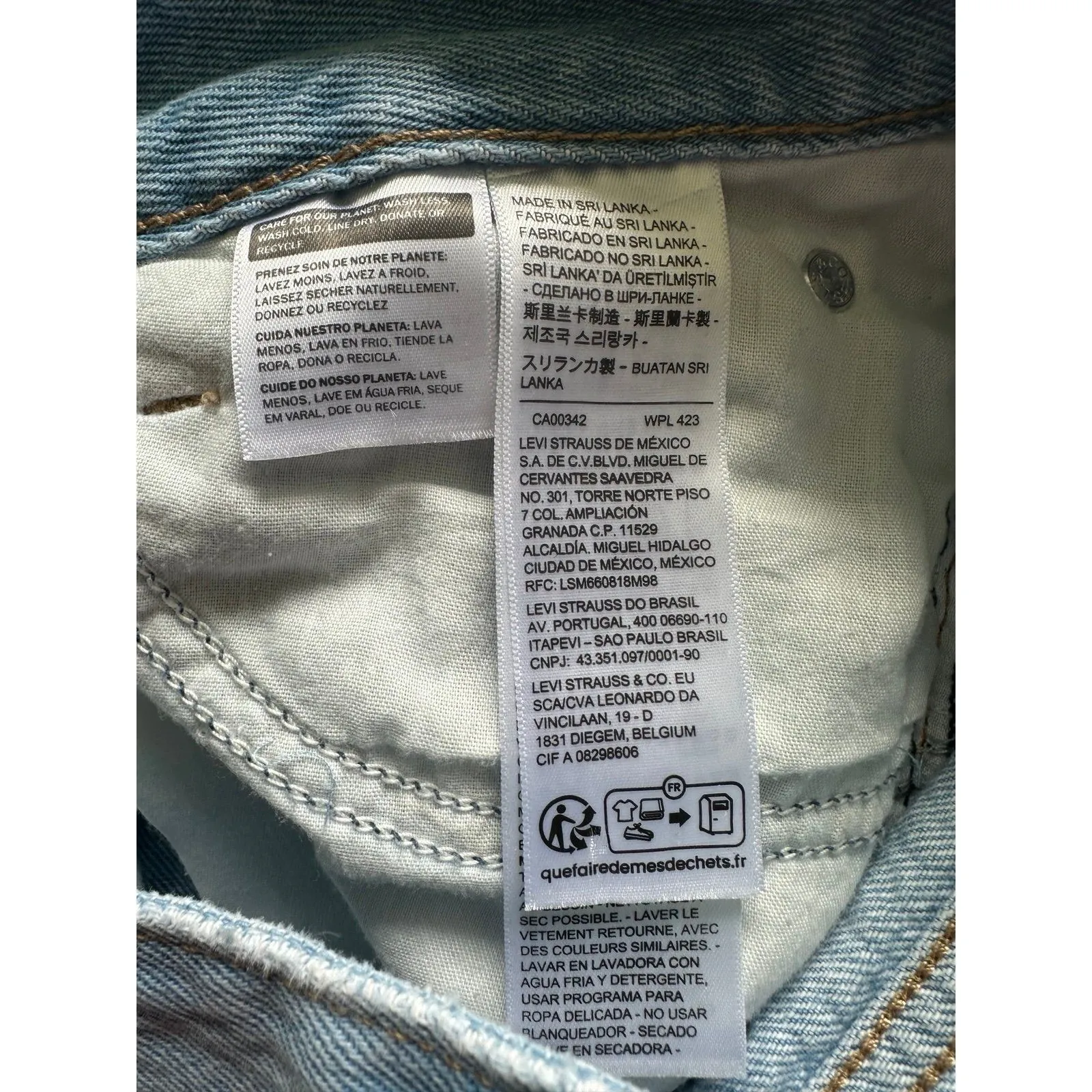 Levi's Women's Superlow 5 Pocket Light Wash Distressed Raw Hem Denim Shorts 26 - Image 8