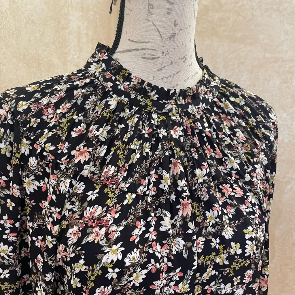 LOFT mock neck floral blouse long sleeves back button village boho country Sz L - Image 6