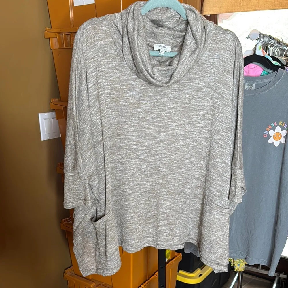 UMGEE Poncho Dolmon Brown Marled Sweater Size Medium / Large Oversized - Image 2