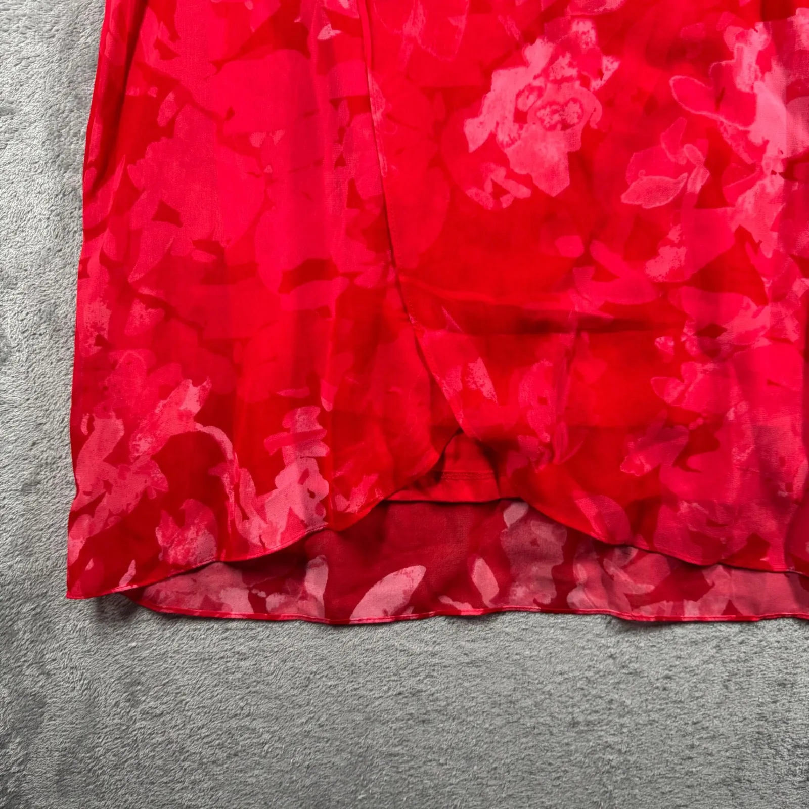 H by Halston Blouse M Red Pink Floral Sleeveless Tunic Chiffon Overlay Career - Image 5