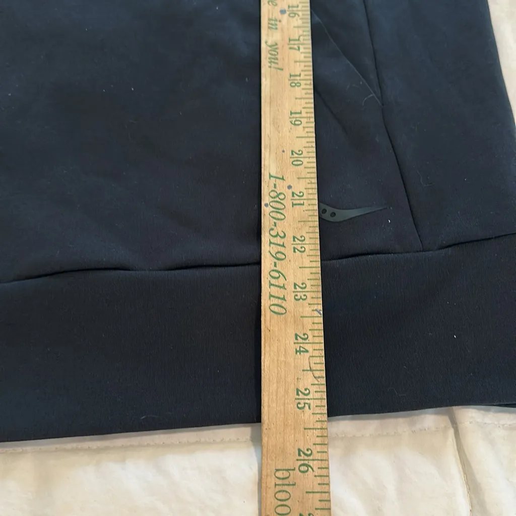 Saucony Hooded Front Pocket Long Sleeve Sweatshirt Black size Medium - Image 9