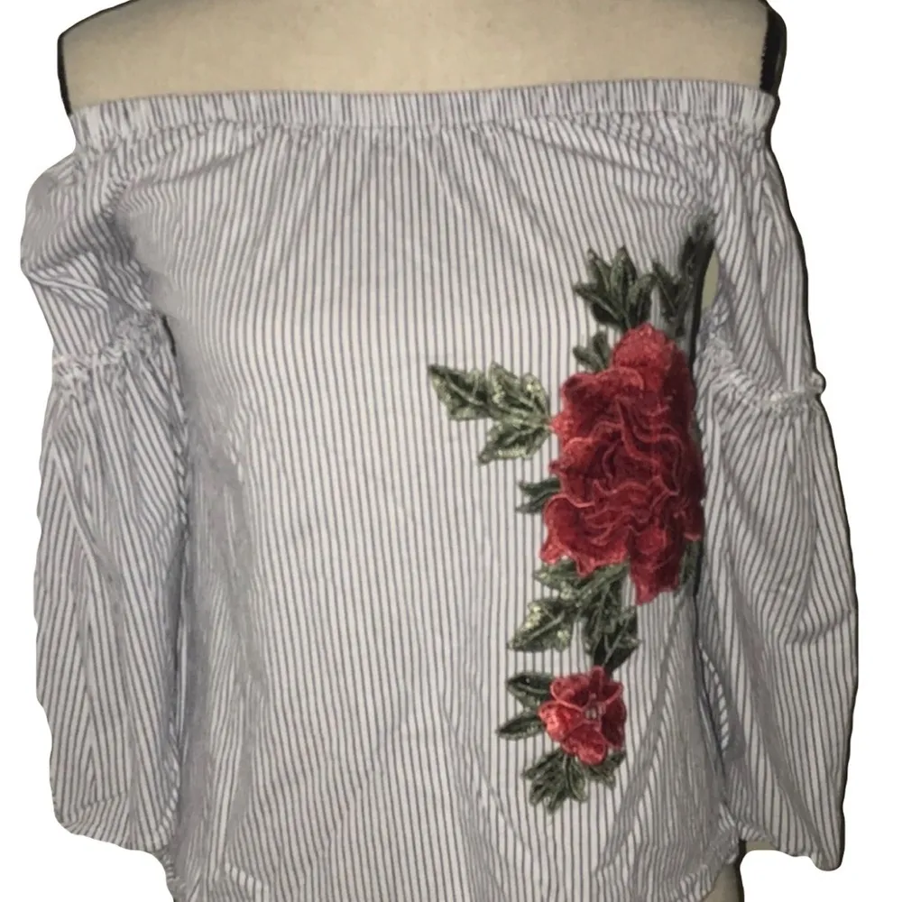 Potters Pot off shoulder blouse with floral design - Image 2