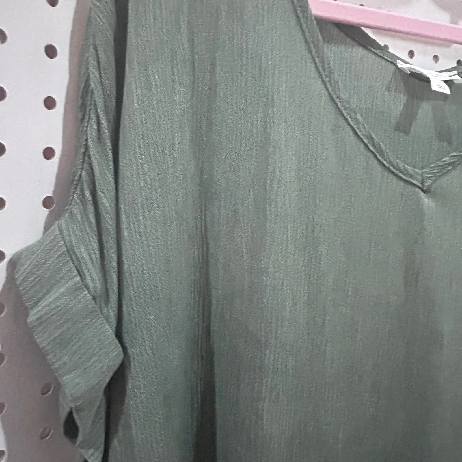 NEW Blu Pepper Day to Day Olive Green V Neck Button Back Tunic Top Size L - Image 3