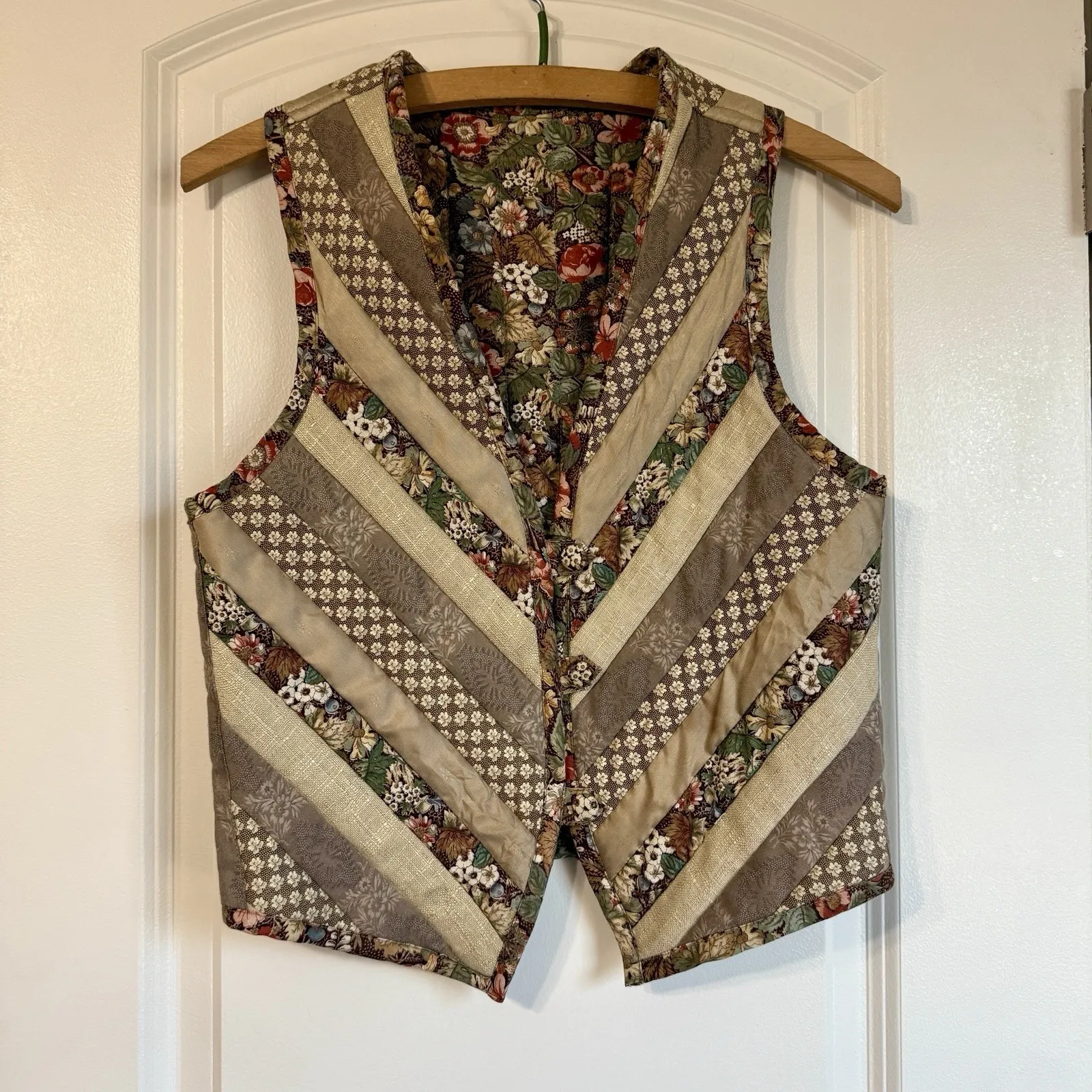 Vintage Handmade Quilted Patchwork Vest Small/Medium Boho Reversible Cottage Tan - Image 8