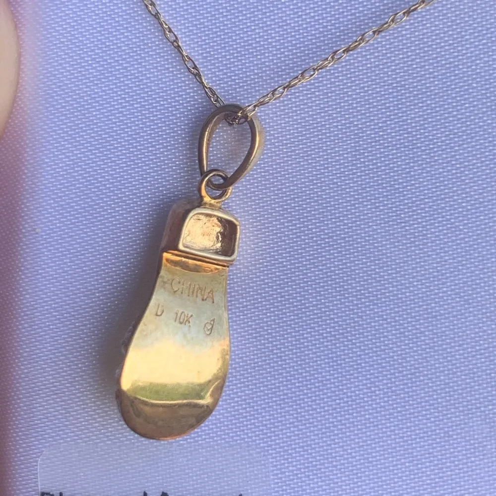 10k Diamond Flip Flop Necklace - Image 3