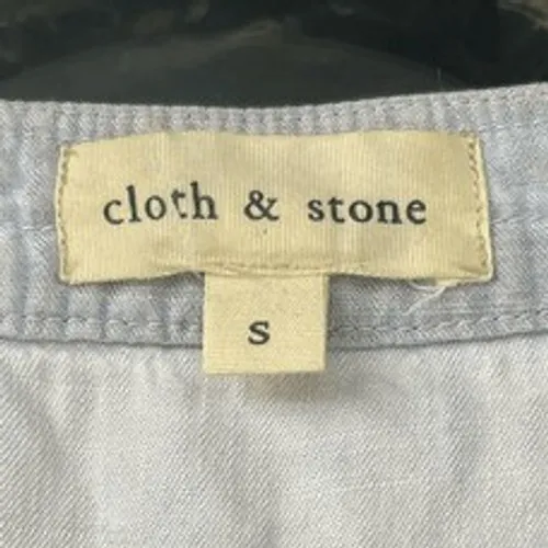 T9 Cloth & Stone Light Blue Wash V Neck Bell Sleeve Tencel Blouse Top Chambray - Image 2