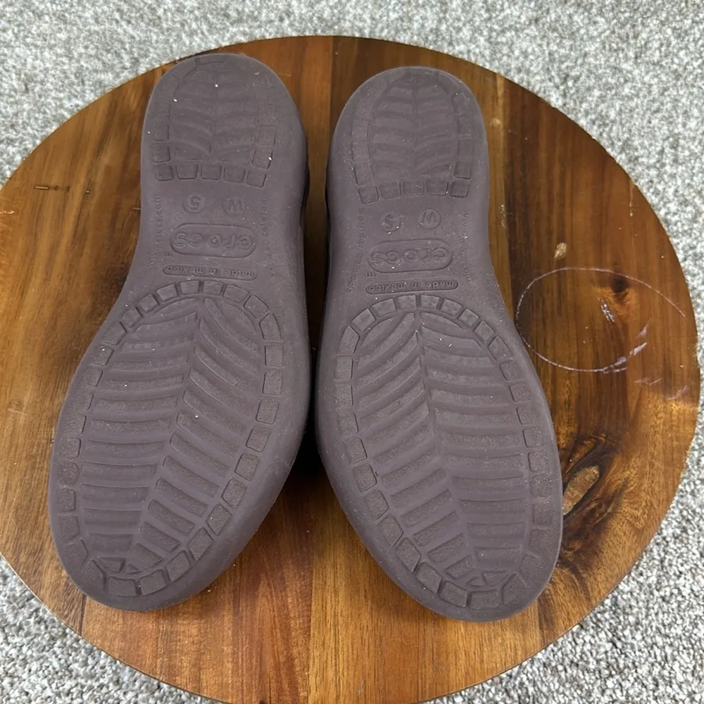 Crocs sandals flats women’s size 5 - Image 5