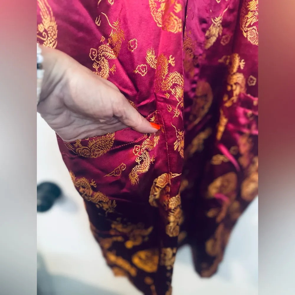 VIntage 80”s Golden Dragon Silk Fashion Embroidered Kimono Robe Ladies Sz Large Red - Image 4
