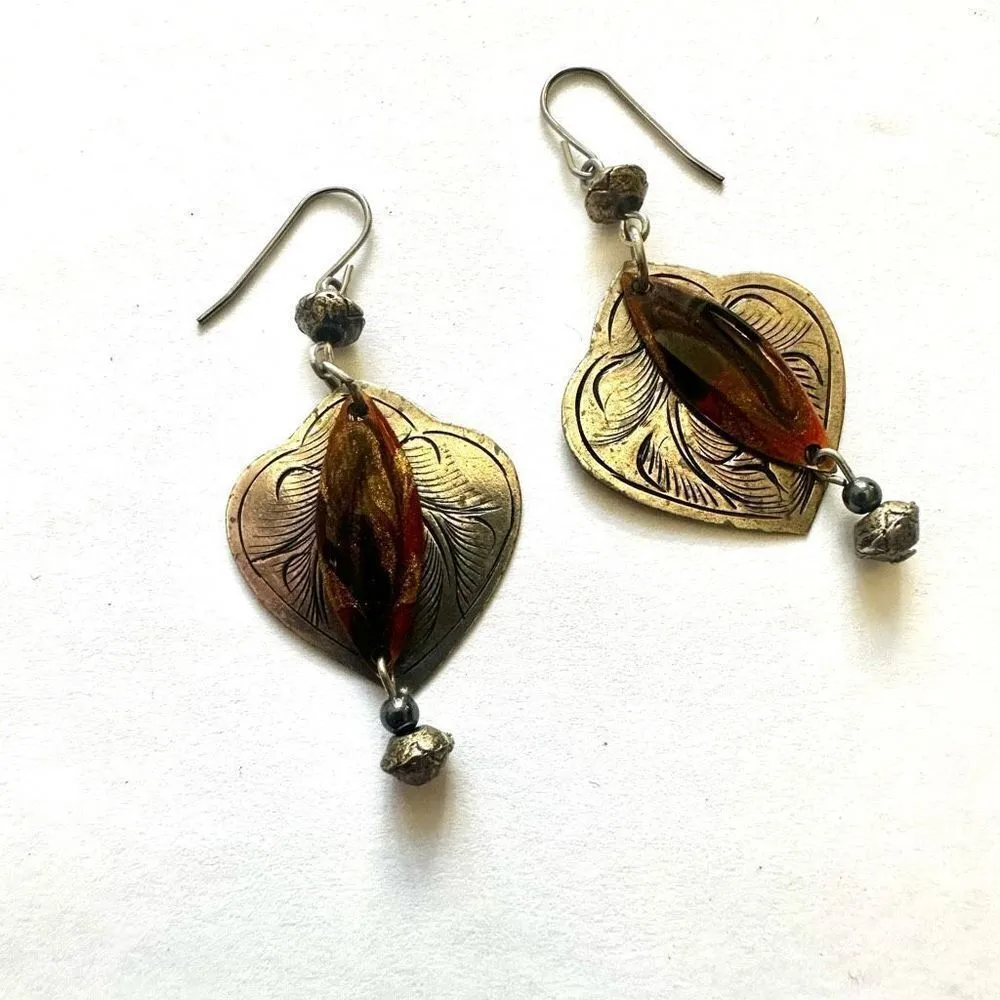 Silver tone beaded dangling earrings - Image 6