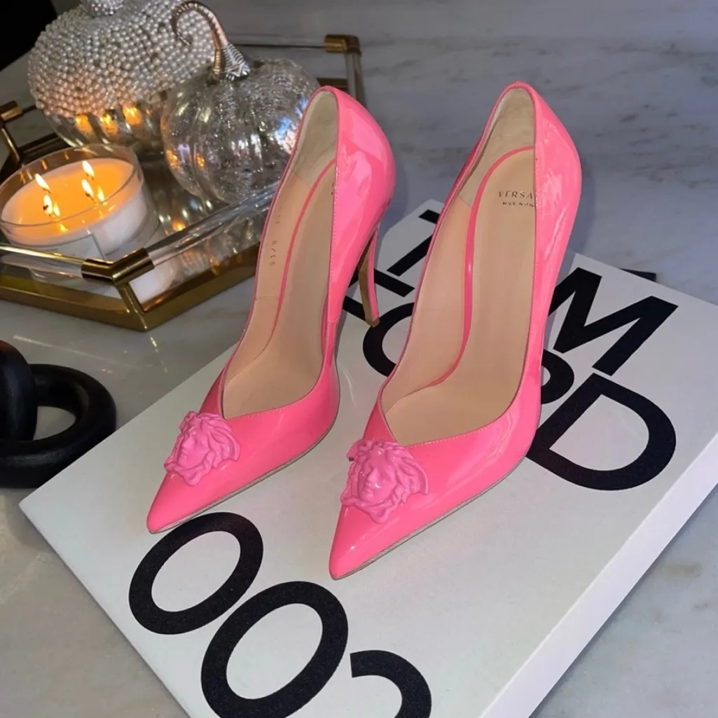 New Versace Pink Palazzo Medusa Patent Leather Pointed Toe Pump in Pink - Image 5