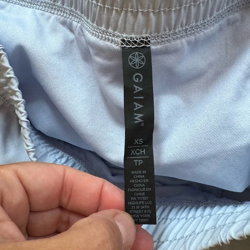 Women’s GAIAM light blue 3” lined athletic shorts XS - Image 3