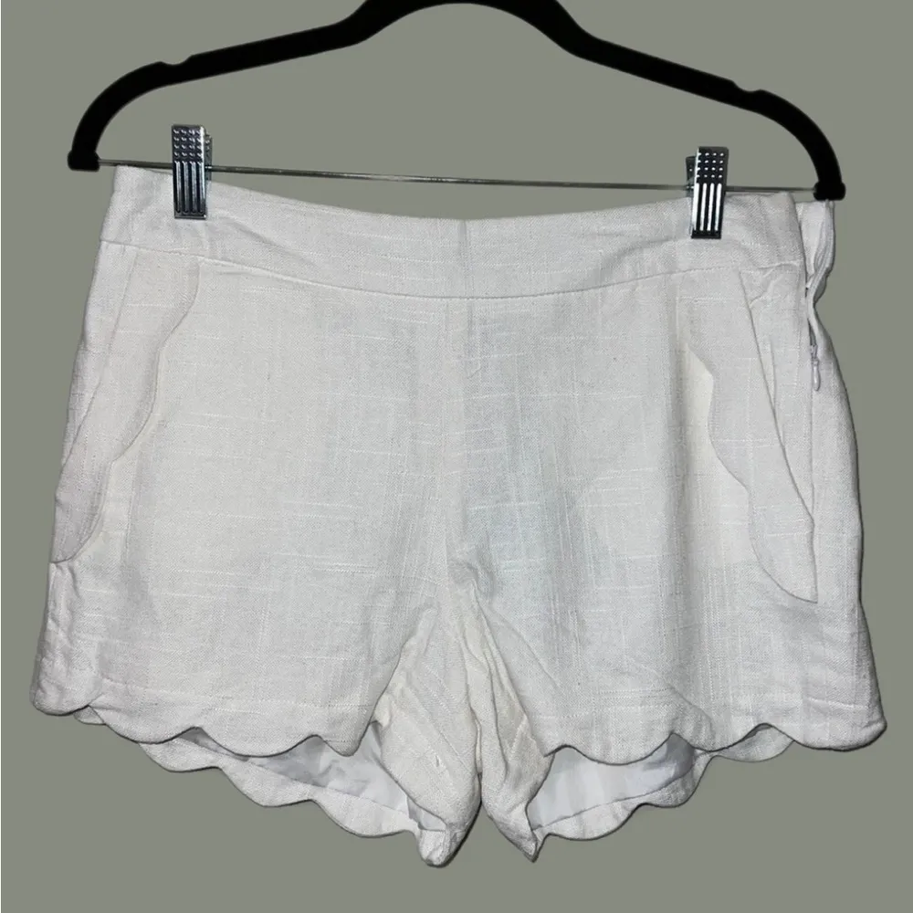Cynthia Rowley size 8 white linen blend shorts scalloped edges zips up side NWT - Image 2