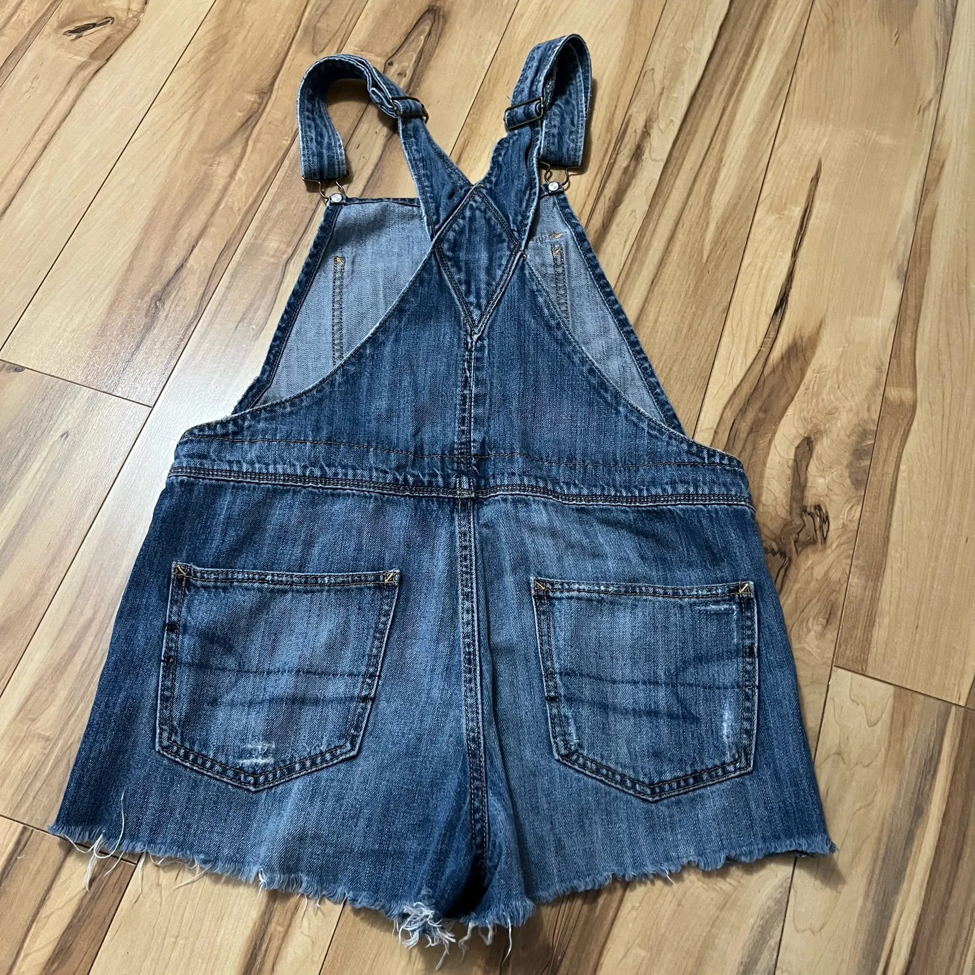 American Eagle Women’s XS/S Raw Hem Overall Jean Shorts Denim Shortails Tomgirl - Image 7