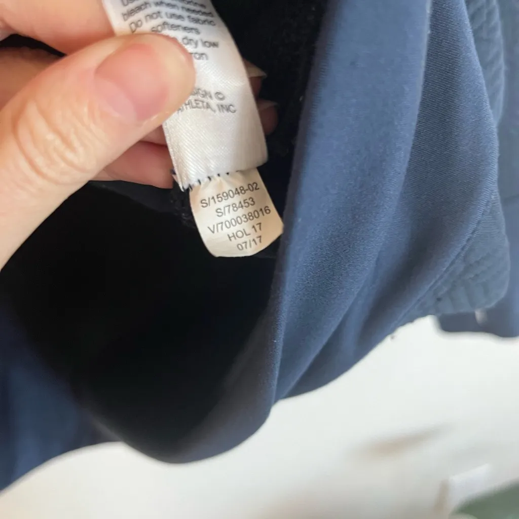 Athleta Jacquard Elevation Quilted Pullover Navy Blue Sweatshirt Women’s small - Image 9