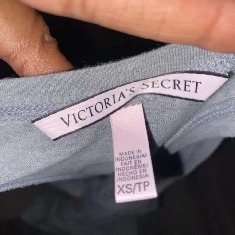 Victoria secret tank top - Image 4