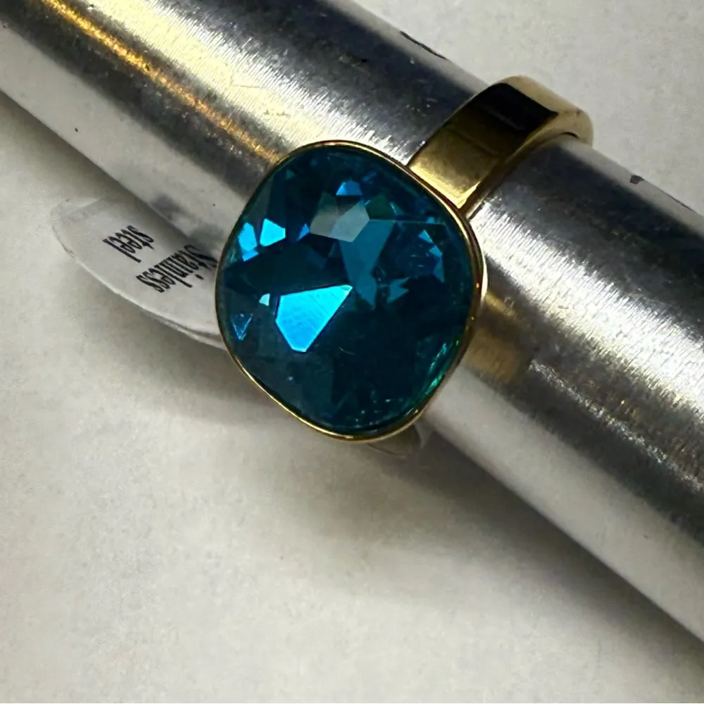 Fashion Ring Gold Tone Metal Blue Color Stone Size 6 1/2 Women - Image 5