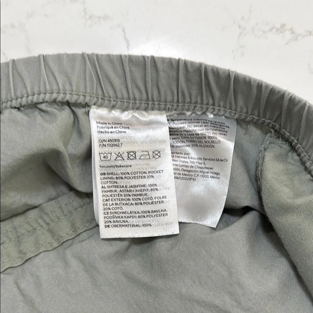 Divided Women’s Gray Oversized parachute cargo Pants.  Size Small - Image 3