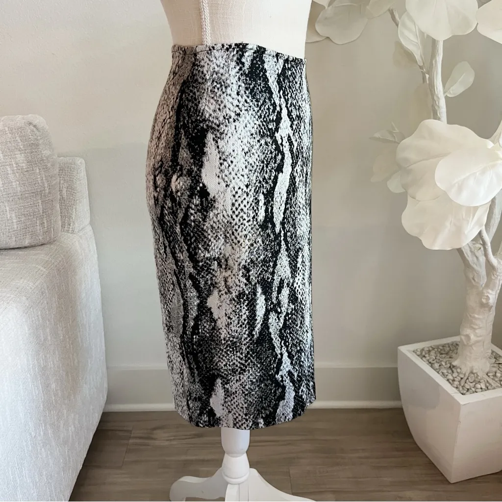 St. John Black and White Raja Snakeprint Pencil Skirt - Image 2