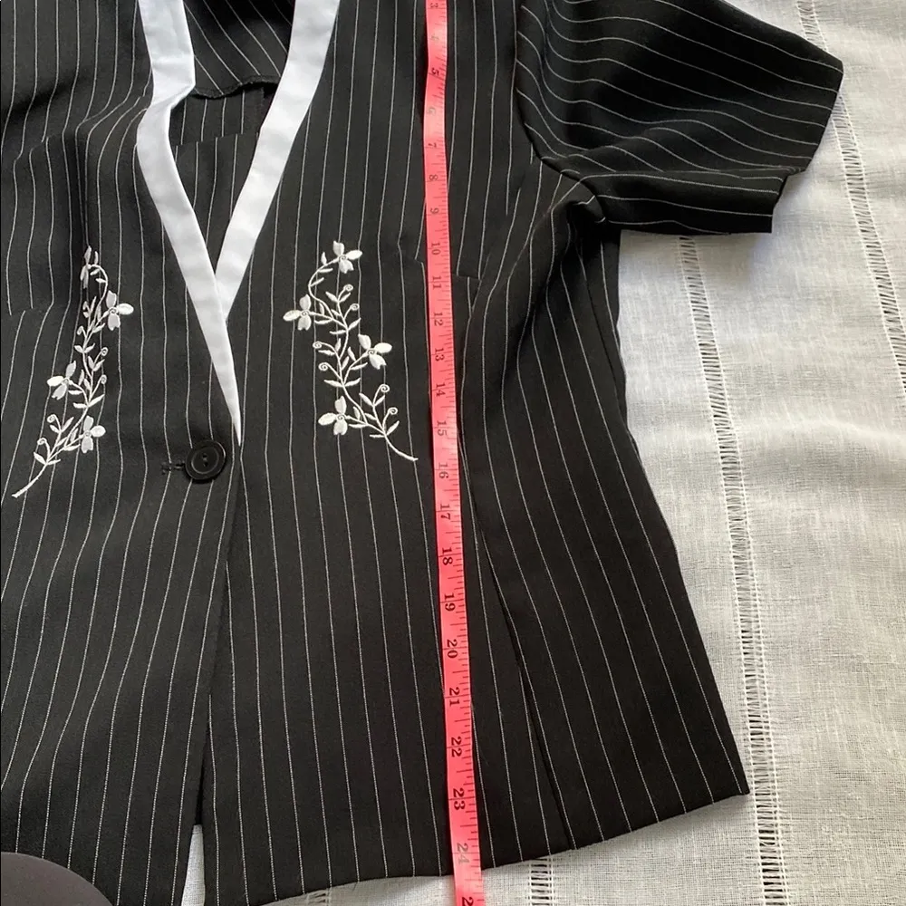 Dress Savvy Vintage Black Pinstripe Blazer with White Floral Detail Size 10P - Image 11