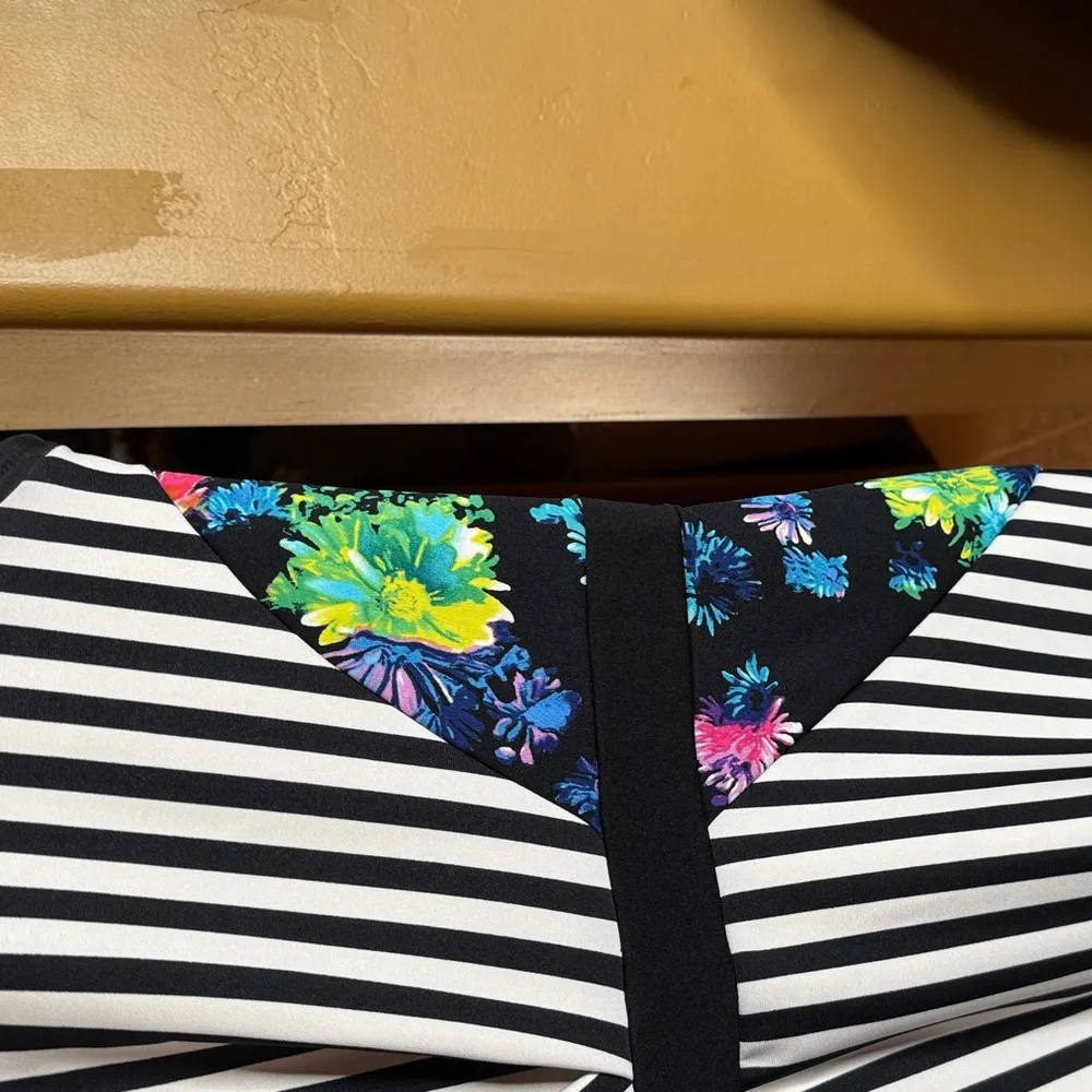 Nicole by Nicole Miller Black & White Stripe Floral Scuba Dress Size Small - Image 4