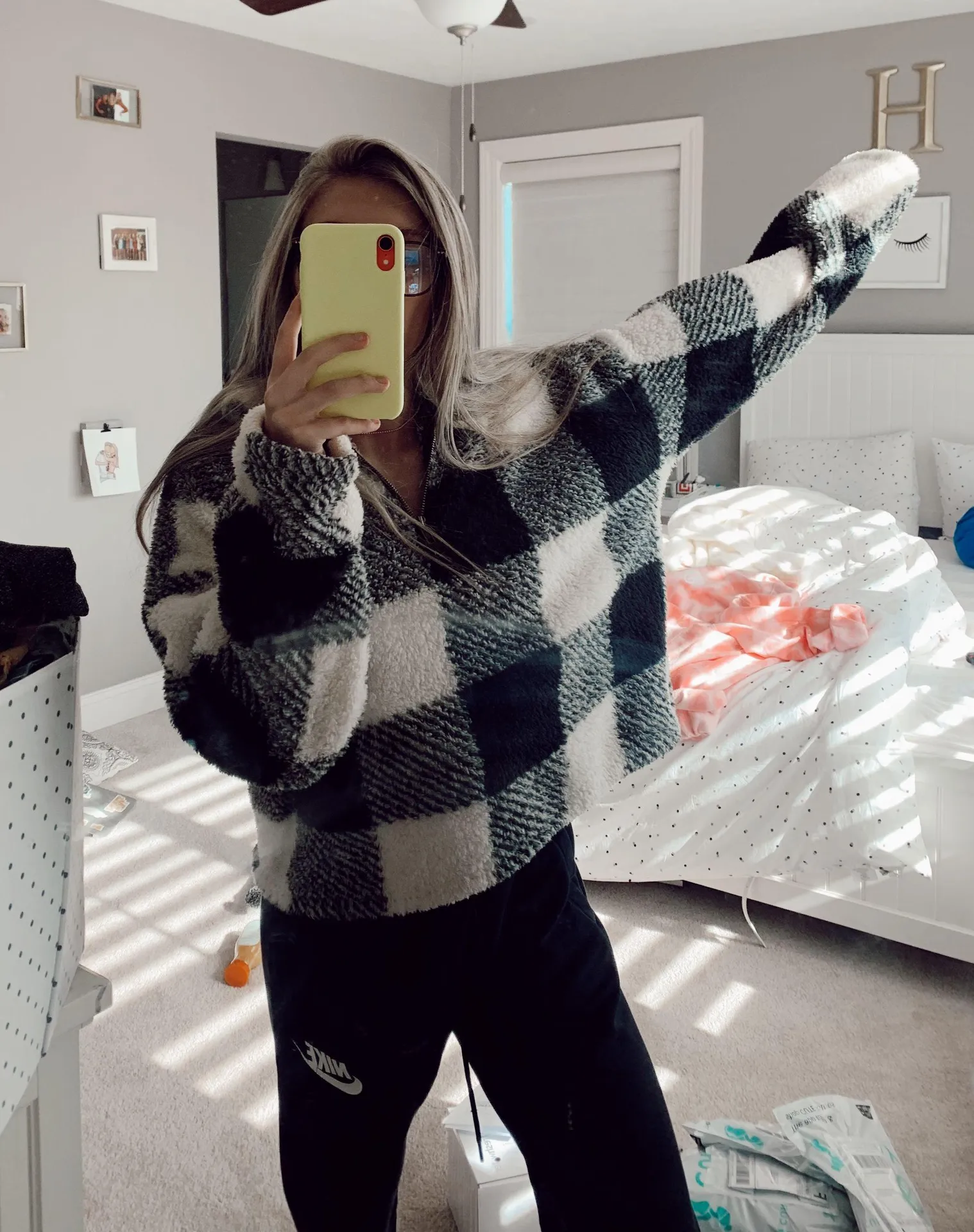 Francesca's FLUFFY SHERPA CROPPED SWEATER - Image 2