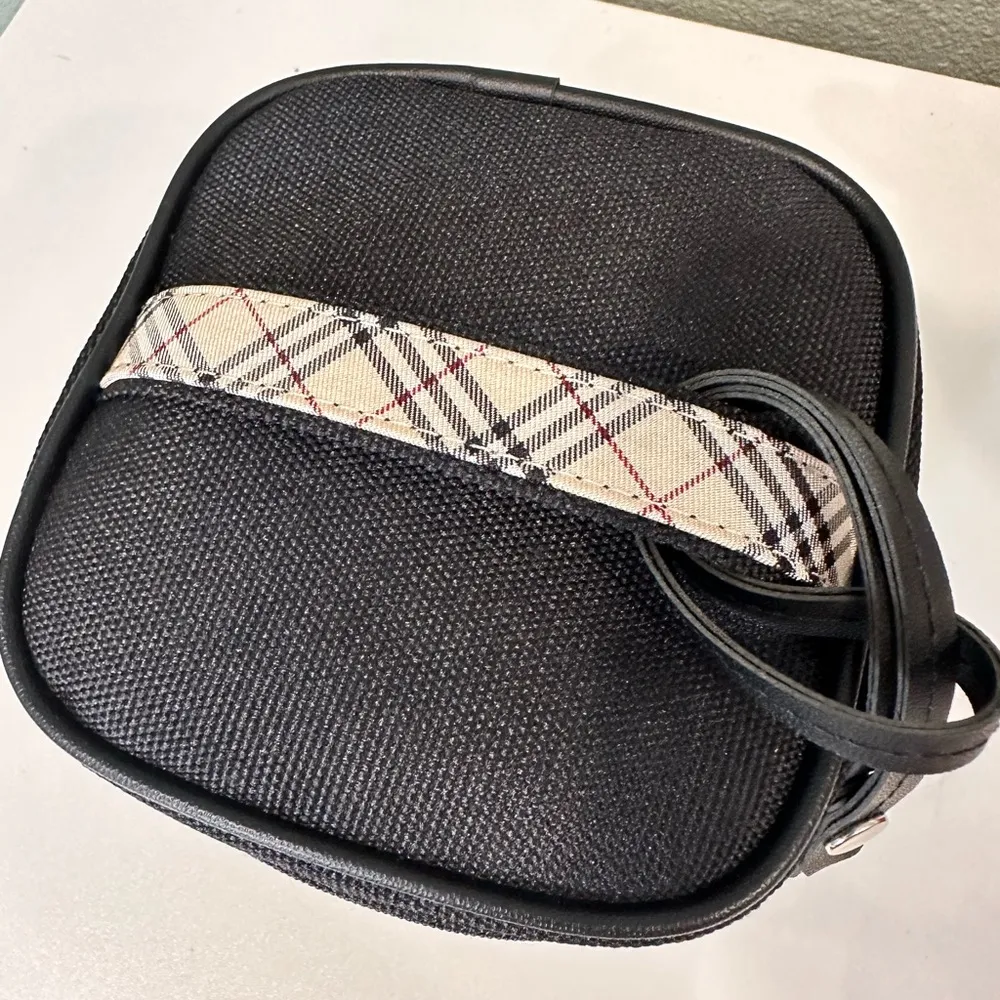 Burberry Bag Vanity Makeup
Pouch Black Plaid Embroidery
Plate Ladies Nylon - Image 9