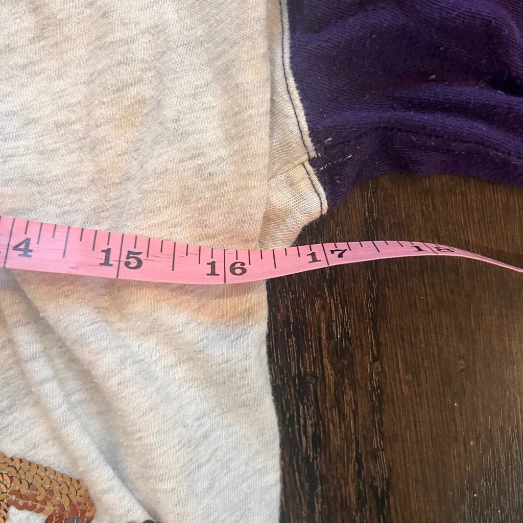 PINK Victoria's Secret University of Washington Raglan V-Neck Tee Size Small - Image 4