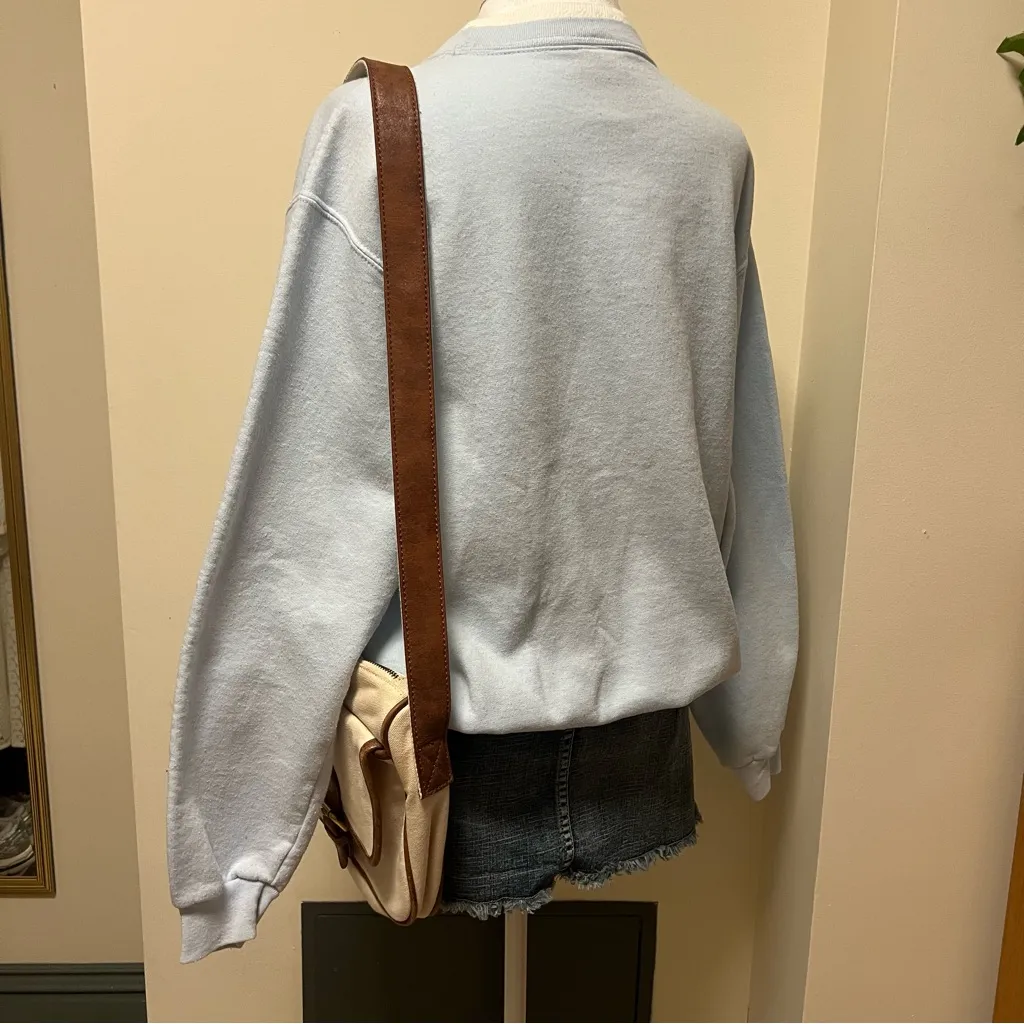 Light Blue Winter Scene Sweatshirt Size L - Image 3