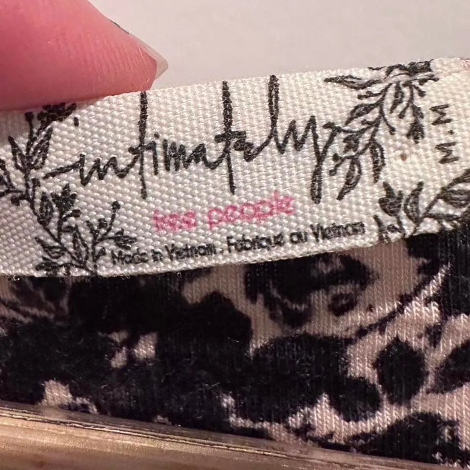 Free People‎ Cream Navy Blue Printed Turnt Bodysuit Size Medium - Image 4