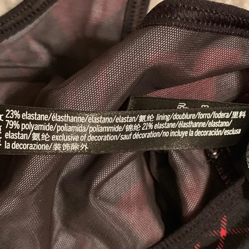 Victoria Secrets Sport Bra - Image 8