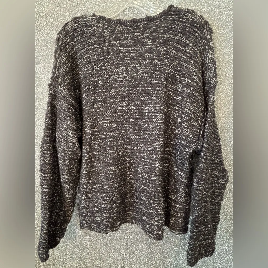 Universal Thread size m sweater - Image 4