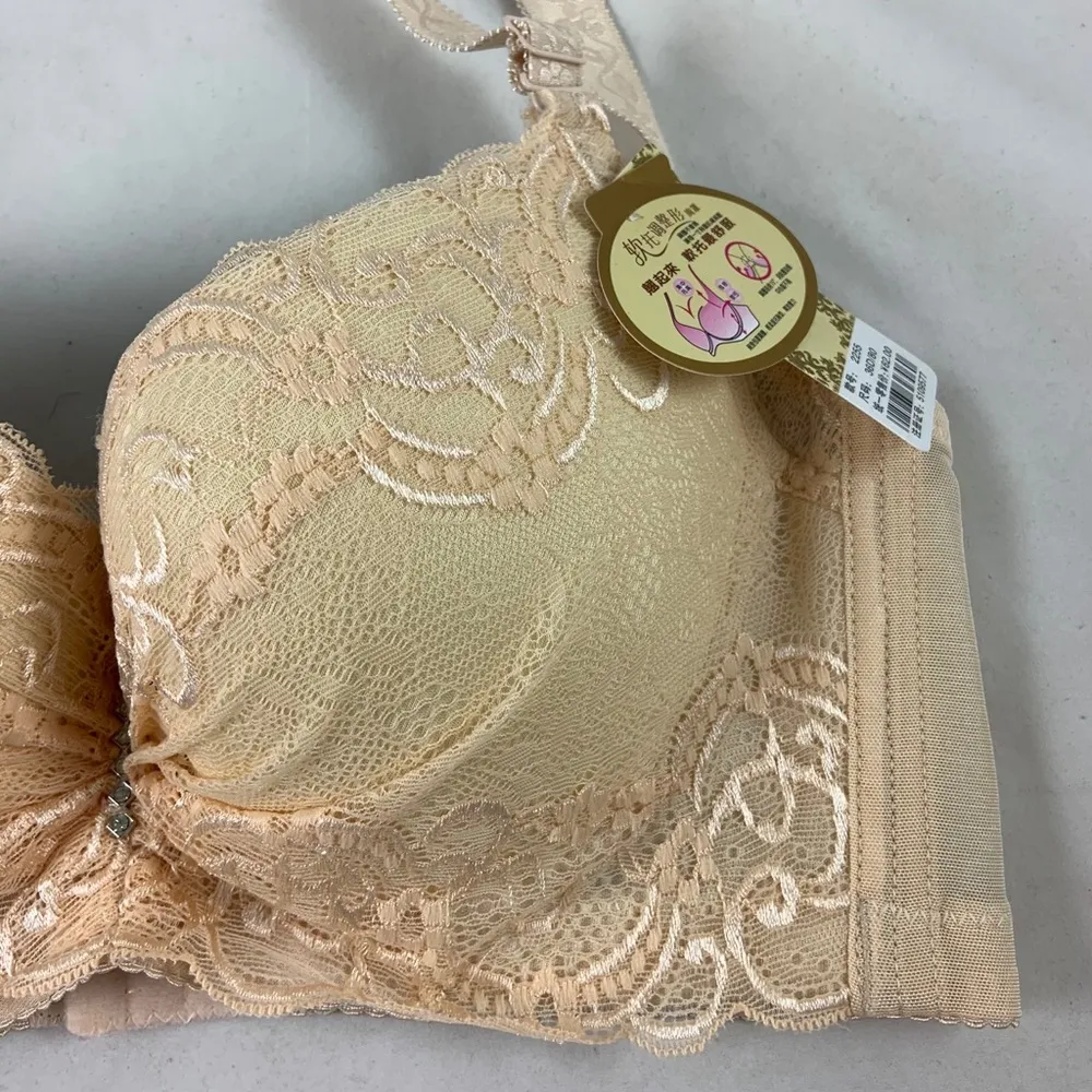 36D Japan creme floral vintage firm push up bra Size undefined - Image 4