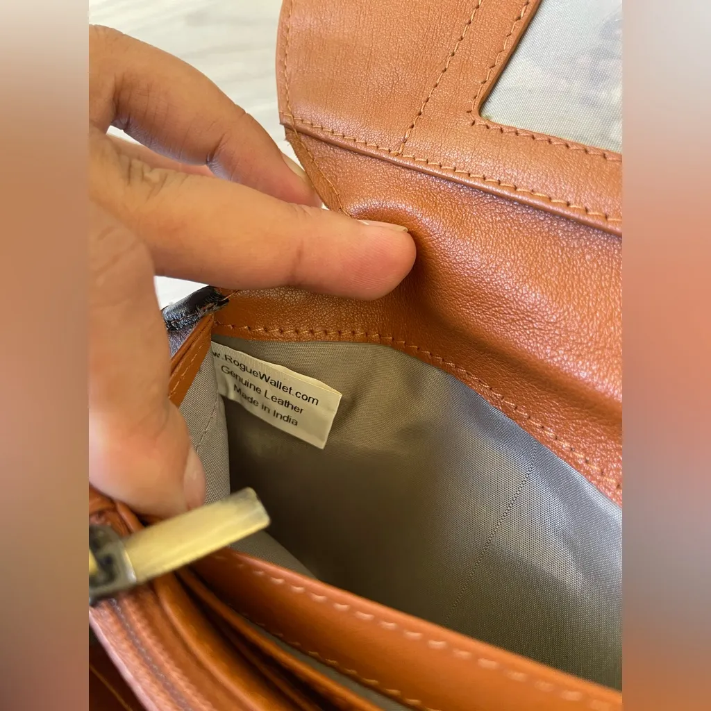 Rogue Black and Brown Leather Wristlet - Image 11