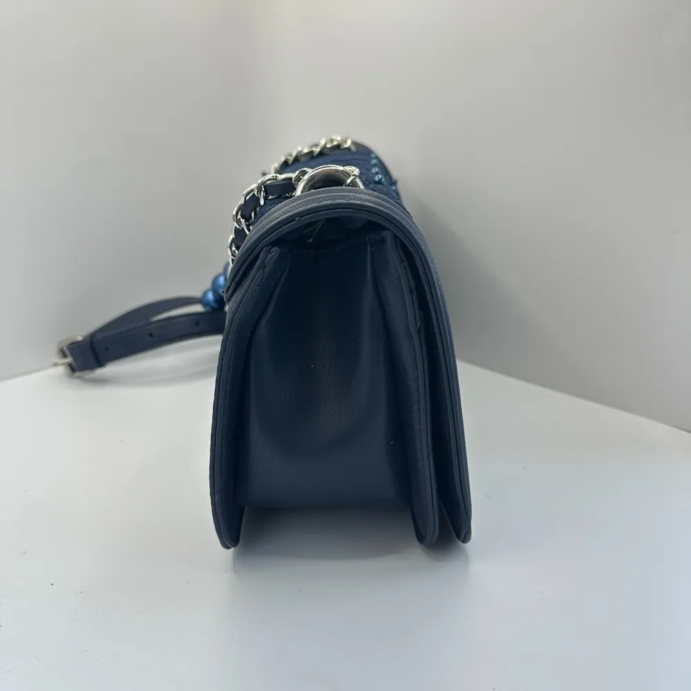 NEW Badgley Mischka Denim Pearls Crossbody Bag Purse Blue Quilted Jean Statement - Image 3