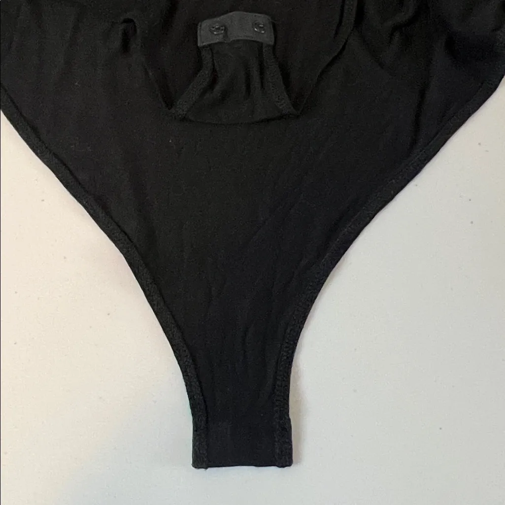 Mangopop VNeck Bodsuit Black Size Medium - Image 4