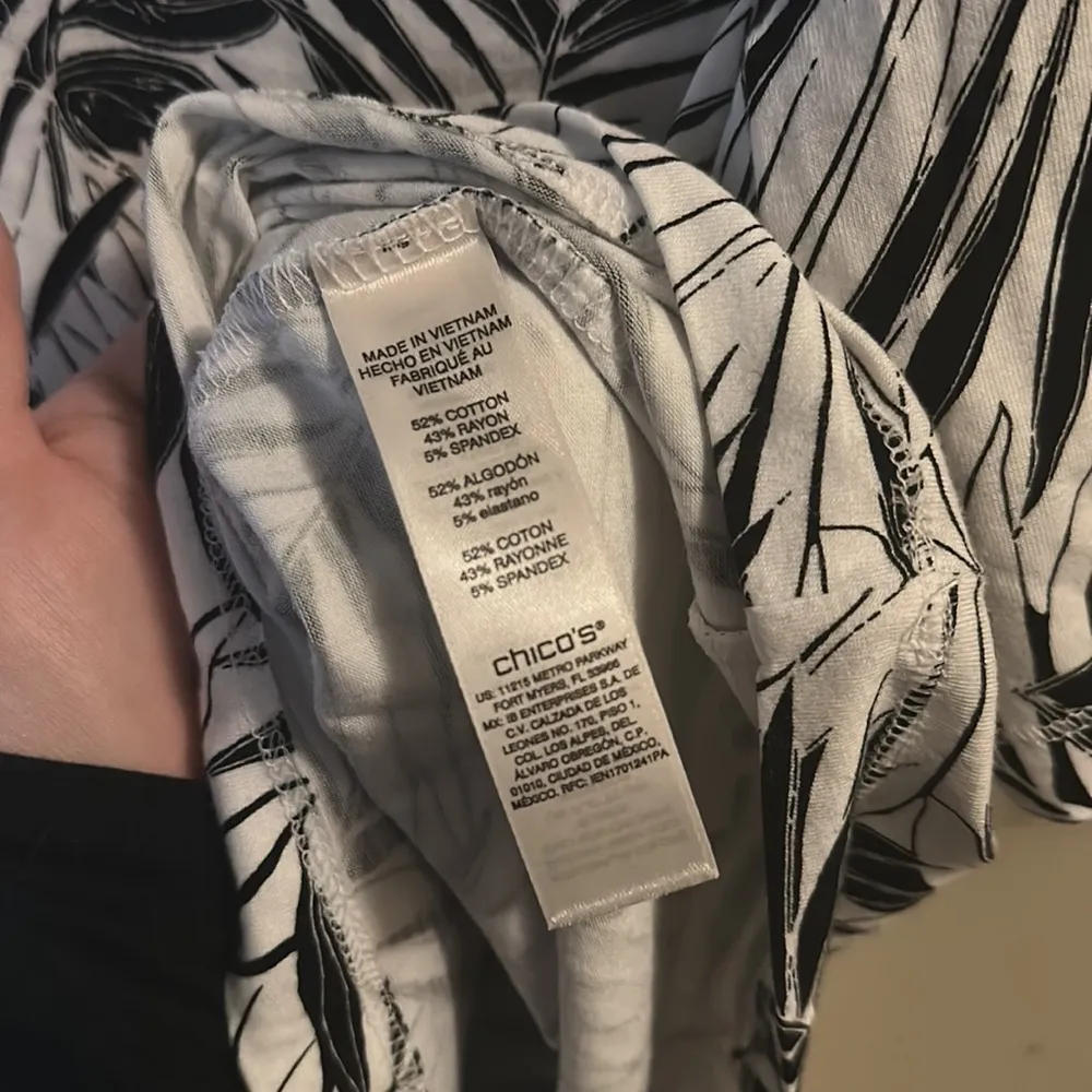 Chicos Weekends Floral Top |‎ 0 - Image 3