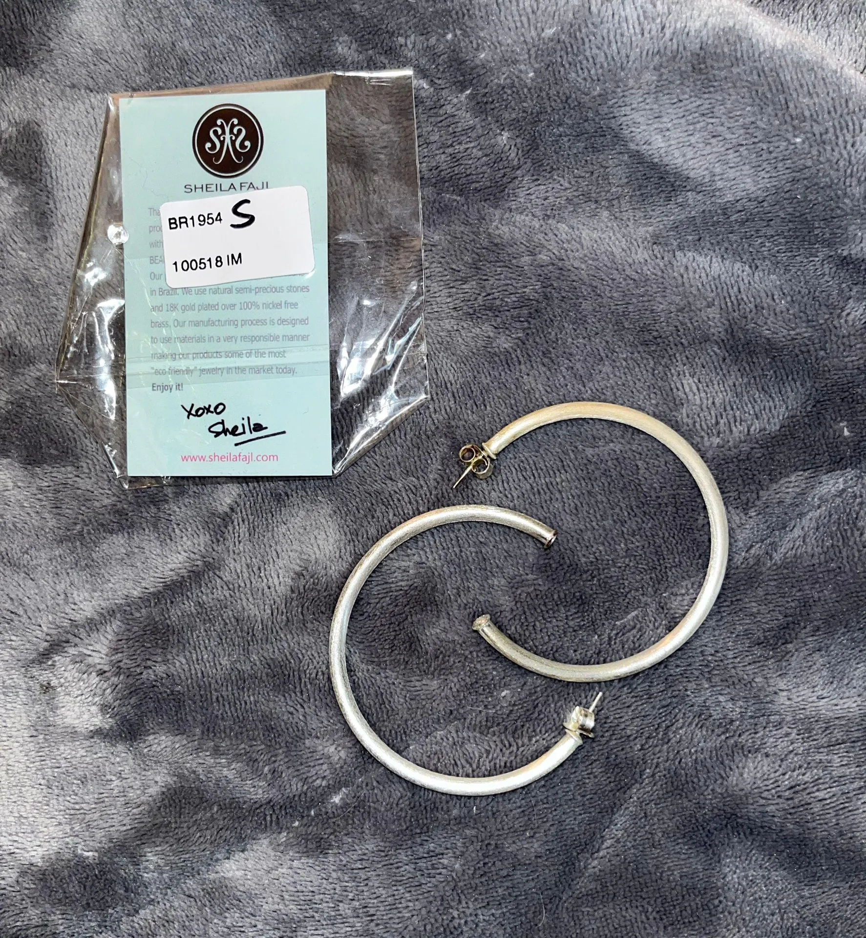 Everybody Favorite Hoop Earring - Image 3