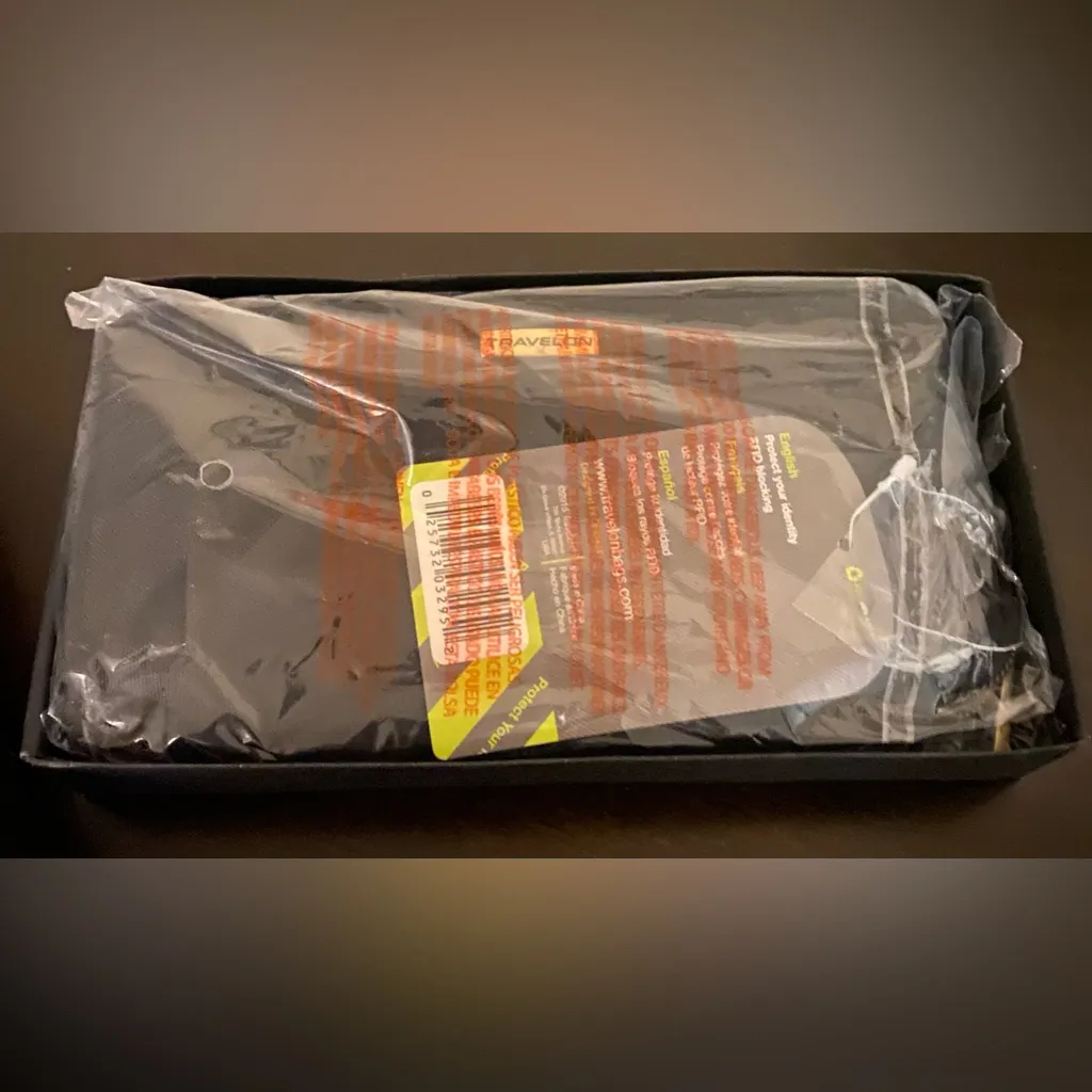 Travelon RFID Blocking Black Bi-Fold Wallet | Travel Clutch - Image 4