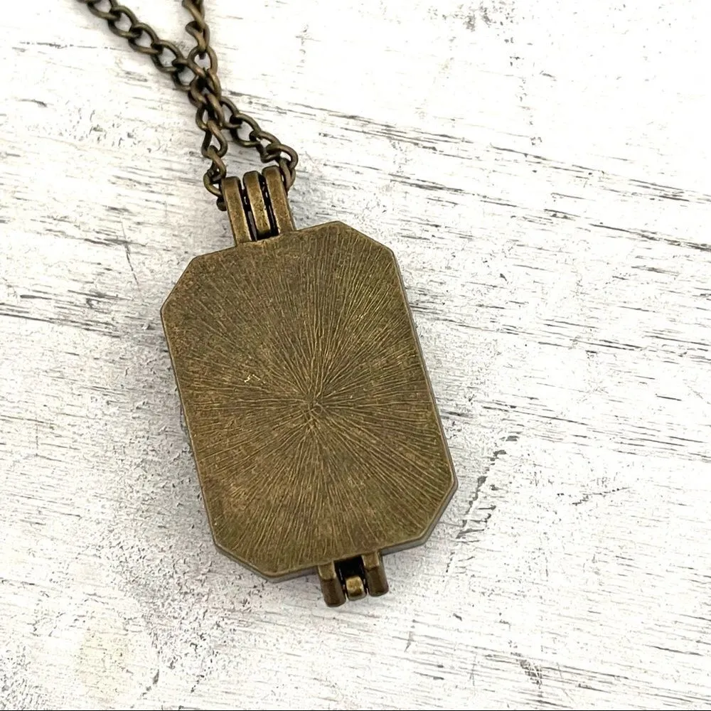 Pink heart box pendant on brass tone chain - Image 3