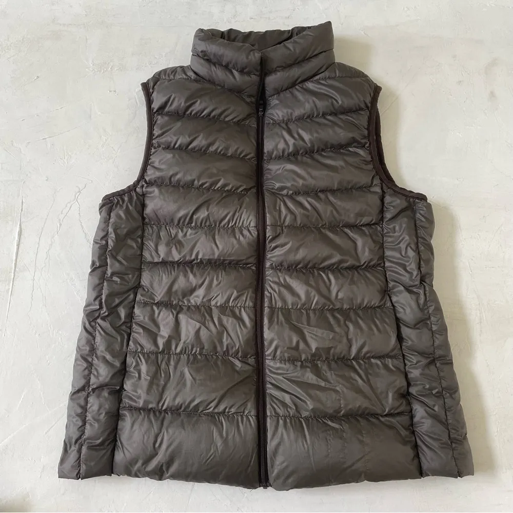 Uniqlo Ultra Light Down Vest Women’s Gray Puffer Vest Size L - Image 4