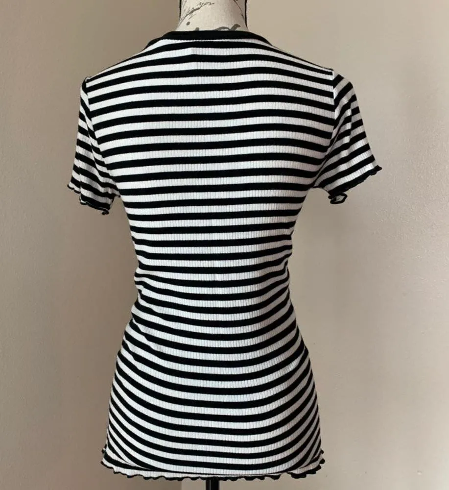 Black And White Top  - Image 5