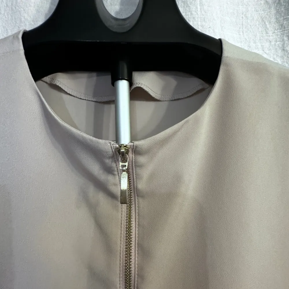 Express short sleeve blouse zipper back rose pink size Large - Image 8