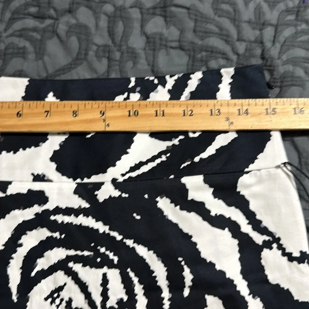 EXPRESS design studio women’s size 2 black and white floral design mini skirt - Image 3