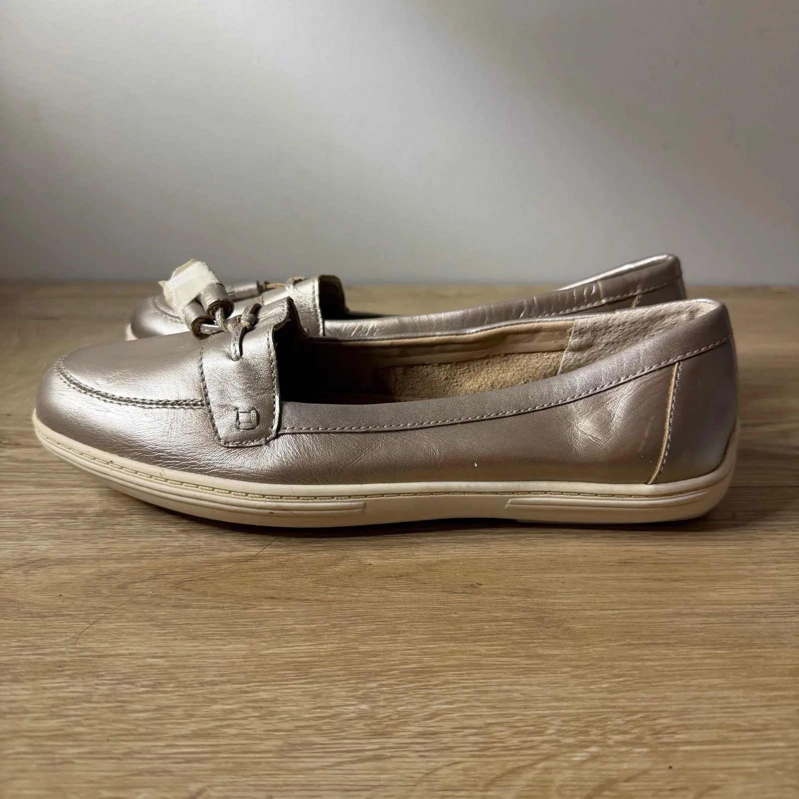 Easy Spirit Stingray Champagne Gold Tassel Loafers Metallic Driving Shoes 8 - Image 2