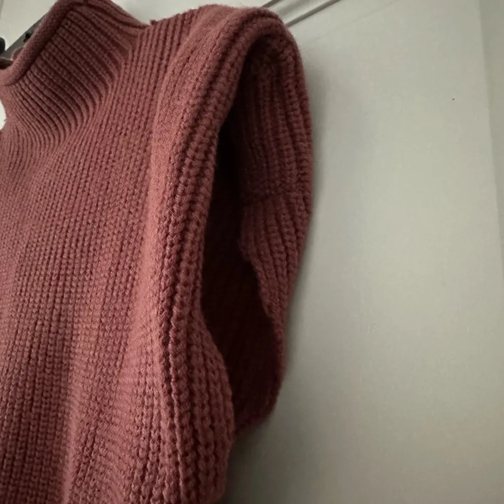 NWT Zara Knit Rust Colored Vest with Shoulder Pads - Image 3