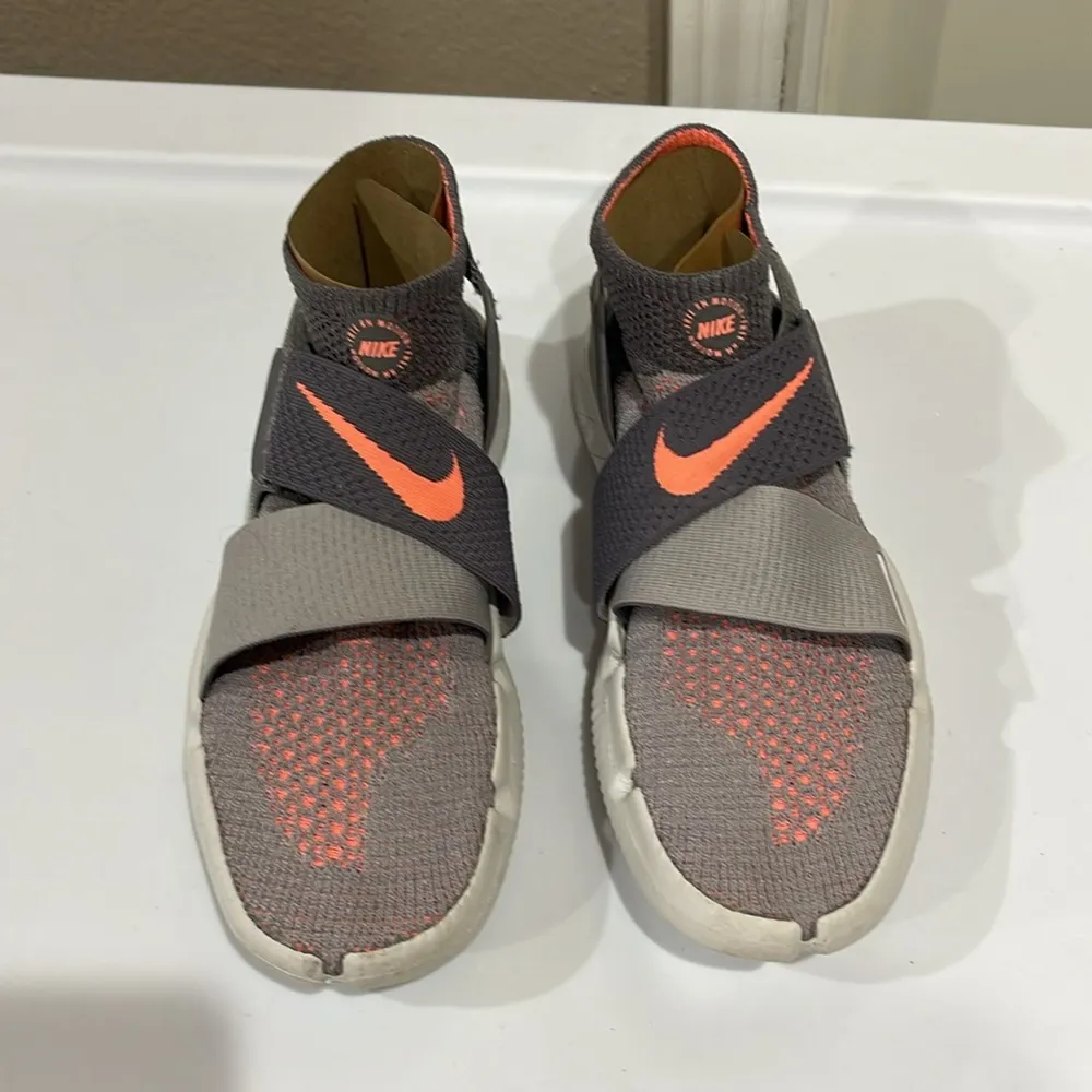 Nike Free RN Motion Flyknit 2018 Grey Crimson Pulse Fabric Upper Pull On - Image 5