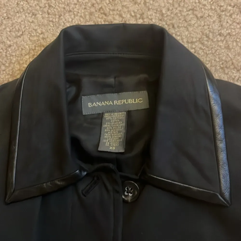 Banana Republic fitted jacket with leather detail on collar and bottom of sleeve - Image 2