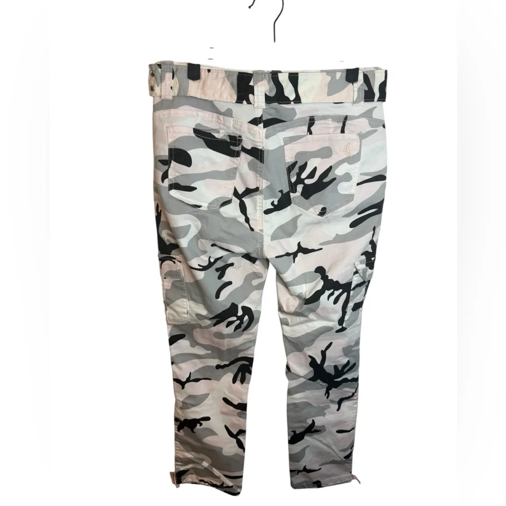 VIP Vintage Y2K Baby Pink Camo Cargo Belted Pants Size undefined - Image 2