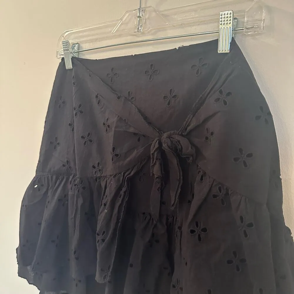 Le Gali Black Eyelet Mini Skirt sz S Women's Black Mini Skirt Ruffle Skirt - Image 3