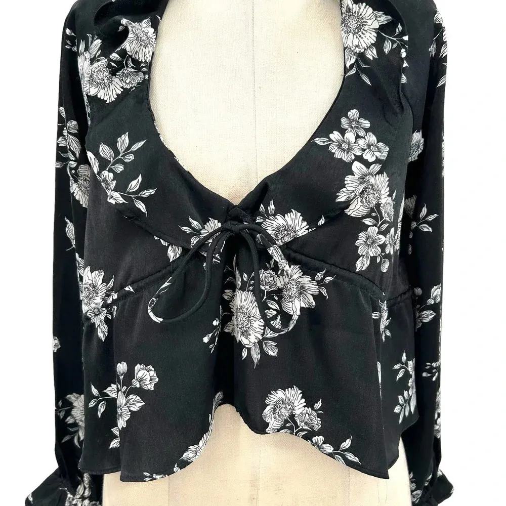 Donna Mizani Kiara Top Black Floral Print Ruffle Saint Blouse Size Medium - Image 2